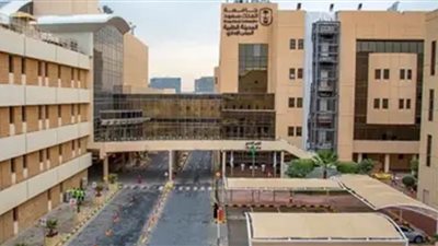 باستخدام الروبوت الجراحي.. فريق طبي سعودي يستأصل ورمًا سرطانيًا من رئة مريض سبعيني