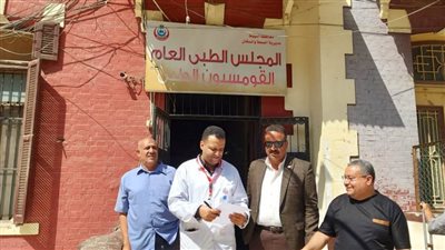 مدير عام القومسيون الطبي بأسيوط يتابع الخدمات المقدمة للمواطنين 