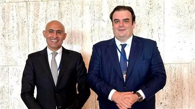 عبداللطيف يلتقي نظيره اليوناني لبحث التعاون بين البلدين