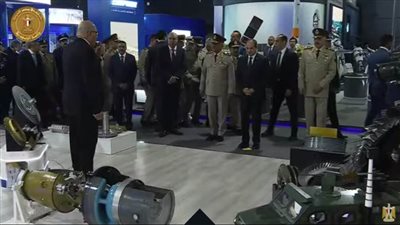 عاجل| الرئيس السيسي يتفقد أسطول الطائرات المشاركة بمعرض مصر للطيران والفضاء