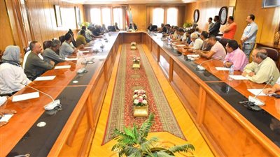 لإعادة هيكلة الموارد البشرية..محافظ أسيوط يلتقى العاملين بمشروعات المحافظة والمنتدبين بالوحدات المحلية