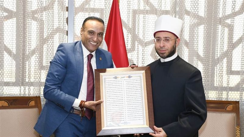 وزير الاوقاف وعميد