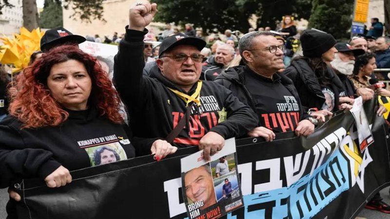 أهالي الأسرى الإسرائيليين