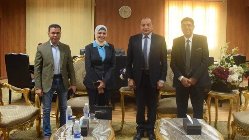 وفد الصحة فى جامعة