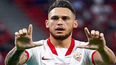 إشبيلية الإسباني يعلن رحيل لاعبه لوكاس أوكامبوس إلى نادي مونتيري المكسيكي