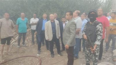 محافظ بني سويف يتابع إخماد حريق بحشائش جافة بفناء مبني التعليم القديم