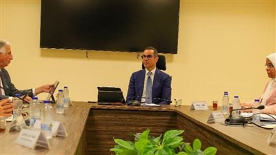 وزير الاستثمار يبحث التعاون مع 