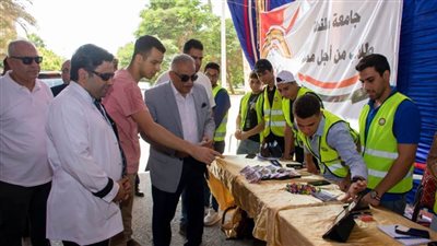رئيس جامعة طنطا يتفقد أعمال الكشف الطبي في أول أيامه للطلاب الجدد