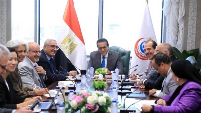 اجتماع وزير الصحة