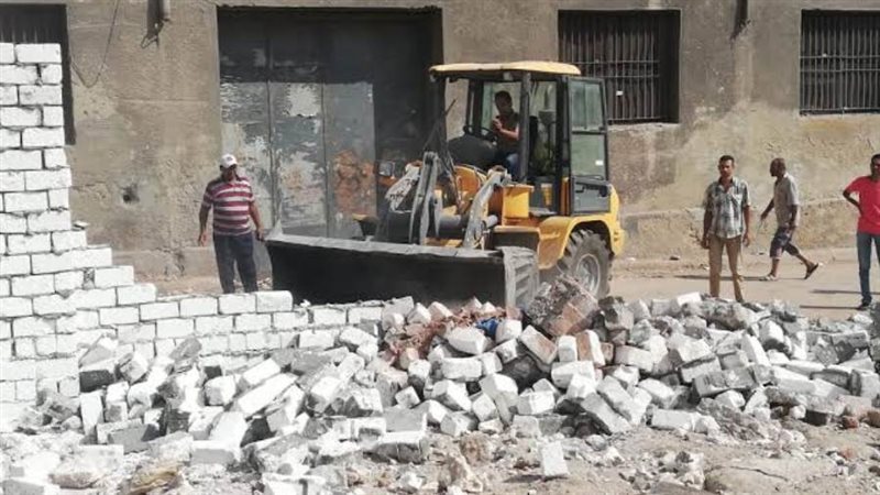 جانب من إزالة البناء