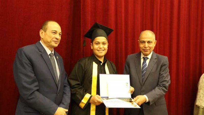 محافظ المنيا يكرم