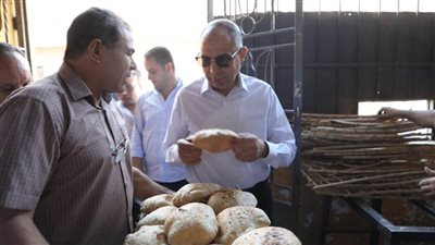 محافظ المنيا يغلق 4 مخابز بلدية ويحرر 26 مخالفة تموينية خلال حملة تفتيشية بديرمواس