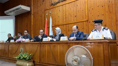 محافظ أسيوط يوجه بدفع وتيرة العمل بملفي التقنين والتصالح