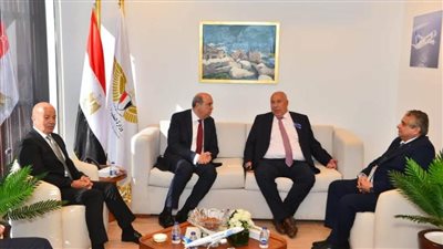 وزير الطيران المدنى يبحث مع نائب الرئيس التنفيذى لشركة إيرباص العالمية أوجه التعاون المشترك