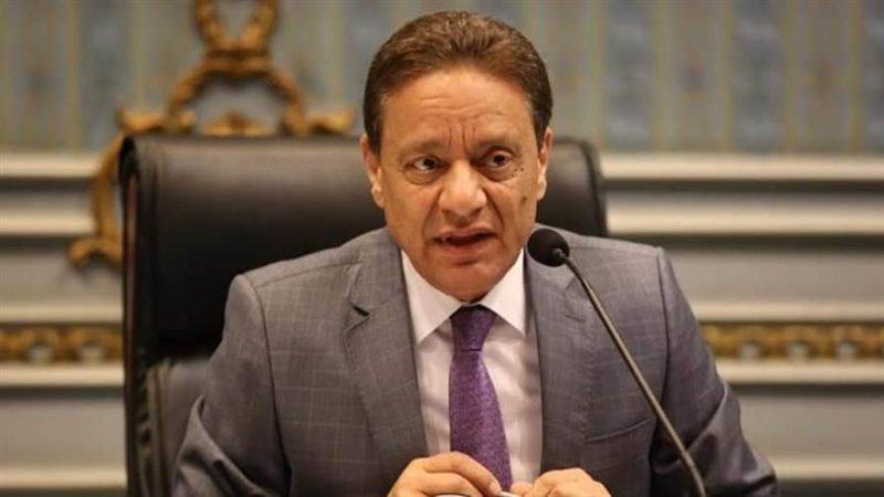 الكاتب الصحفي كرم