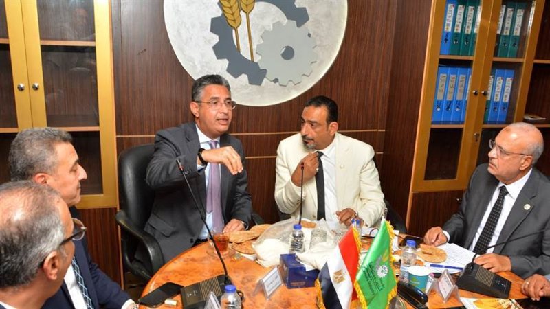 وزير التموين شريف