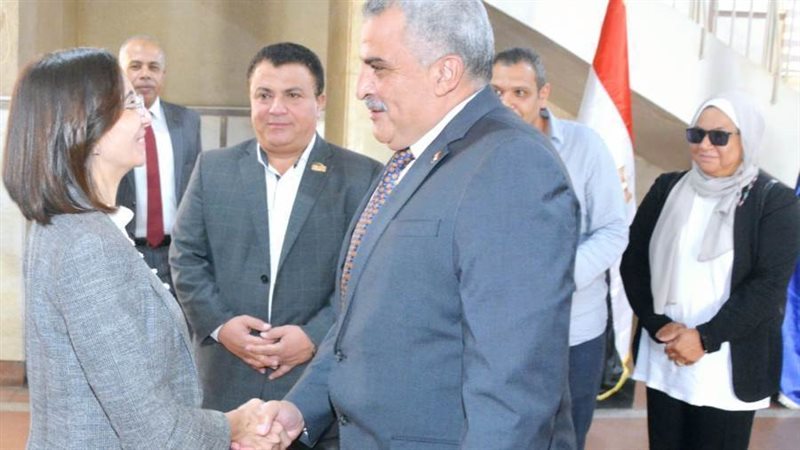 محافظ البحيرة تستقبل