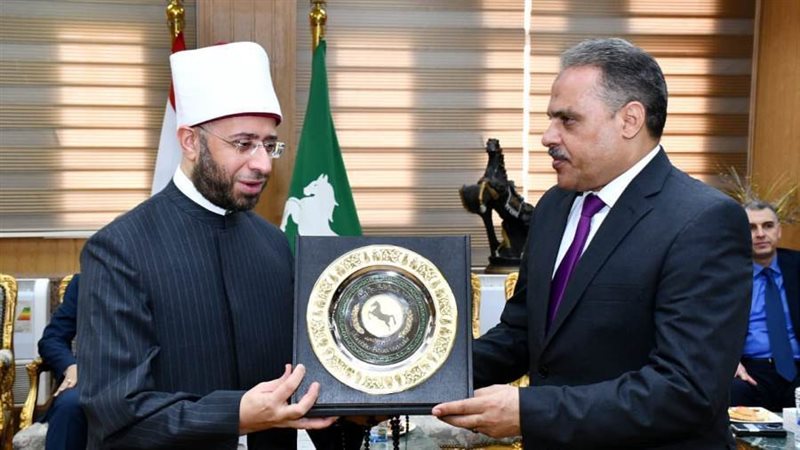 محافظ الشرقية يعدي