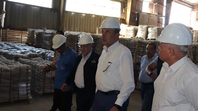 وزير قطاع الأعمال العام يتفقد مصانع شركة الإسكندرية للحراريات