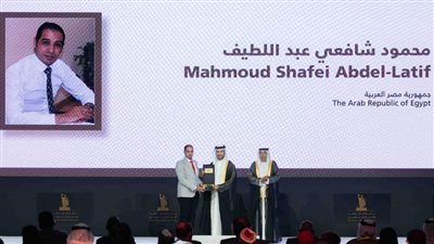 شافعي يفوز بجائزة الشارقة للاتصال الحكومي بفئة أفضل بحث علمي في علوم اتصال