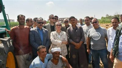 وزيرة البيئة تجري حوارًا مع مزارعي الشرقية حول الاستفادة من قش الأرز 