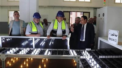 وزير قطاع الأعمال العام في جولة تفقدية لمصانع 