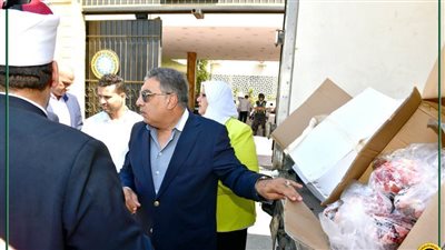 توزيع طني لحوم من صكوك الإطعام على الأسر الأولى بالرعاية بالدقهلية