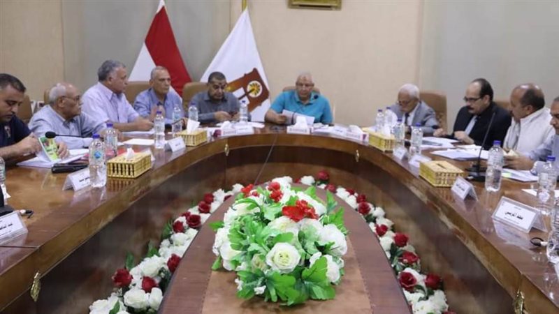 جانب من لقاء محافظ