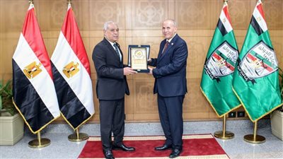 رئيس هيئة النيابة الإدارية يزور نظيره بهيئة قضايا الدولة