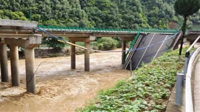 انهيار جسر في فيتنام يرفع حصيلة القتلى جراء الإعصار ياجي إلى 59 قتيلًا