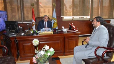 بالصور.. محافظ الغربية يناقش مع مدير التأمين الصحي تحسين الخدمات الطبية للمنتفعين