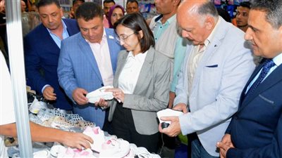 محافظ البحيرة تفتتح معرض