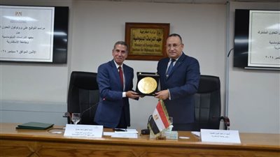 رئيس جامعة الإسكندرية يوقع بروتوكول للتعاون مع معهد الدراسات الدبلوماسية بوزارة الخارجية المصرية