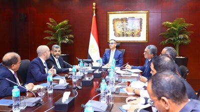  حسن الخطيب يلتقي وفد مجموعة ماجد الفطيم الإماراتية لاستعراض المشروعات بالسوق المصرية