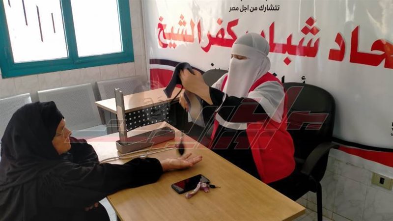 الكشف علي المواطنين