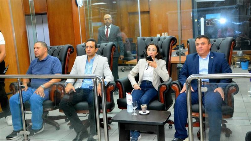 جانب من متابعة المحافظ