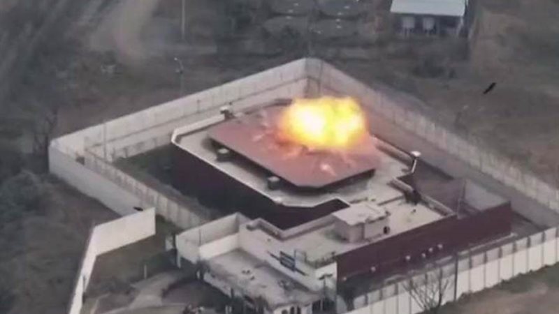 لحظة الهجوم على سجن