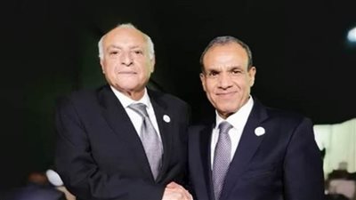 وزير الخارجية يبحث مع نظيره الجزائرى سبل تعزيز العلاقات بين البلدين