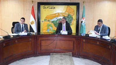 محافظ الفيوم يتابع الاستعدادات لبدء المبادرة الرئاسية 