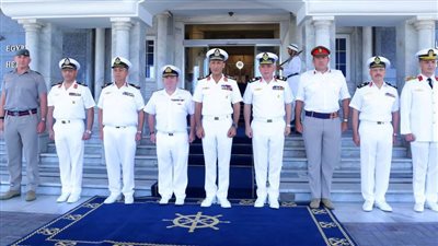 قائد القوات البحرية يلتقى كبير مستشارى رئيس أركان الدفاع البريطانى