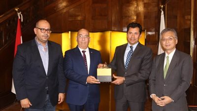  السفير أوكا هيروشي يكرم رئيس الاتحاد المصري للكاراتيه