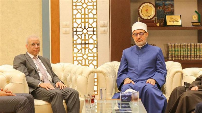 الدكتور نظير عياد