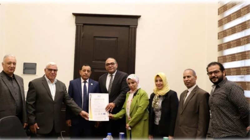 تسلم الشهادة