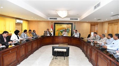 محافظ الفيوم يشدد على سرعة الانتهاء من عملية تقنين أراضي الدولة 