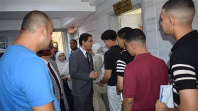 رئيس جامعة بنها يتفقد أعمال الصيانة والكشف الطبي على الطلاب الجدد بكلية العلوم