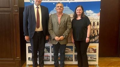 رئيس جامعة السويس في زيارة لجامعة 