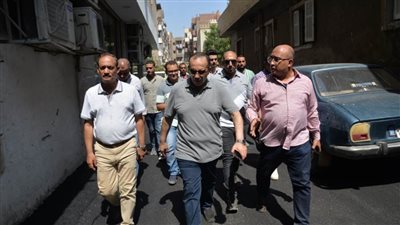 محافظ أسيوط يتفقد رصف عدد من شوارع حي شرق المدينة