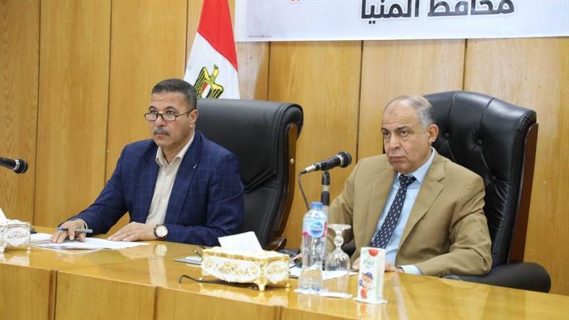 محافظ المنيا خلال