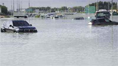 فيضانات ضخمة في شرق رومانيا تؤدي إلى إغلاق طرق وإجلاء المئات من السكان