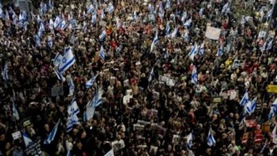 آلاف الإسرائيليين يتظاهرون للمطالبة بإسقاط حكومة نتنياهو